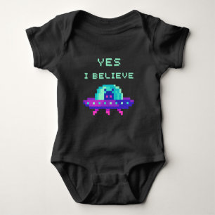 Body Para Bebê Sim, eu acredito na Arte Pixel de Espaçonave Voado