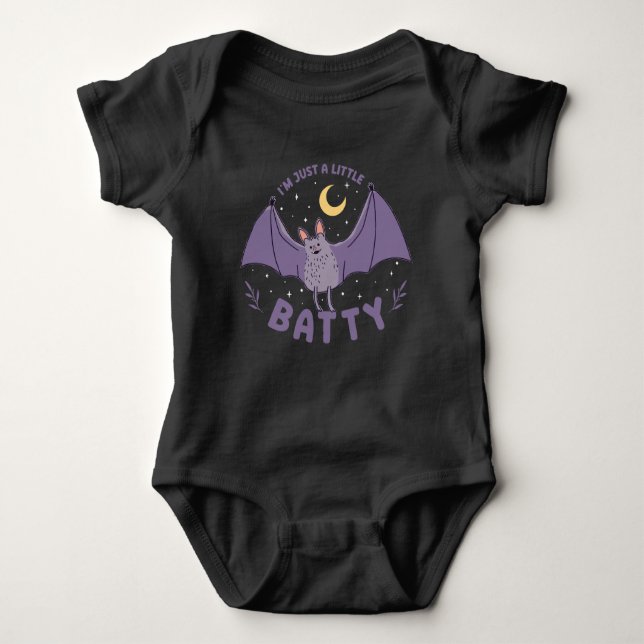 Body Para Bebê Sou só um Dia de as Bruxas engraçado de Batty Pun (Frente)