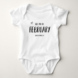 Body Para Bebê Te Vejo Em Fevereiro Data De Vencimento Bebê Roupa
