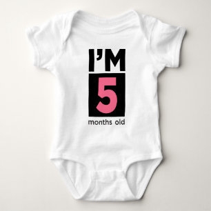 Body Para Bebê Tenho 5 meses de cor rosa