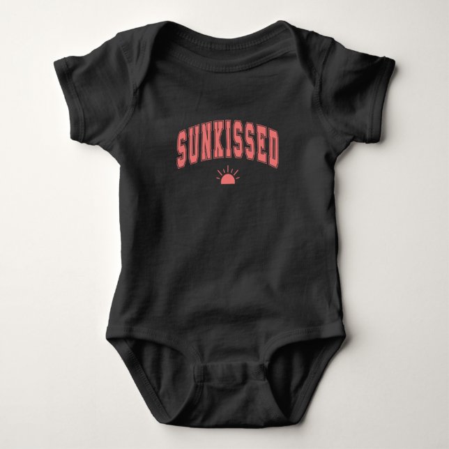 Body Para Bebê Tipografia de Verão Sunkissed Universitária (Frente)