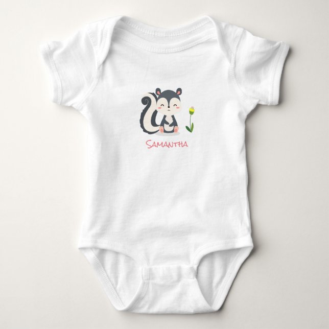 Body Para Bebê Um gambá-bebê sorridente com flor amarela (Frente)