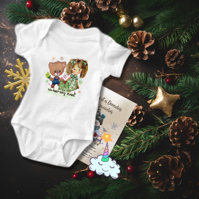 Body Para Bebê Um Urso de Teddy Insuportável e uma Rapariga (Unbearably Sweet Teddy Bear and a Girl Baby Bodysuit)