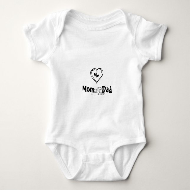 Body Para Bebê ute Mum & Dad Heart – Custom Name Baby Bodysuit (Frente)
