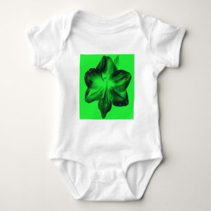 Body Para Bebê Verde Escuro sobre o Amaryllis Verde Claro