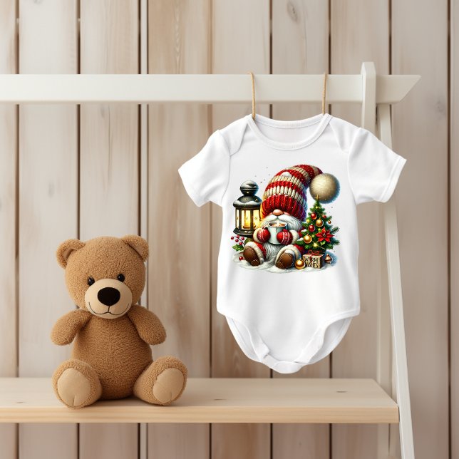 Body Para Bebê Warm Christmas Gnome Baby Bodysuit (Warm Gnome Baby Bodysuit. )