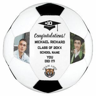 Bola De Futebol Atleta Personalizada Do Futebol De Graduação Foto