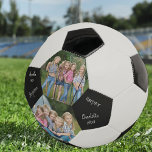 Bola De Futebol Foto personalizada e assinada<br><div class="desc">Crie sua própria bola de futebol assinada - perfeita para dia de os pais ou qualquer outra ocasião. O modelo de foto é configurado para você adicionar duas de suas fotos favoritas e até 4 assinaturas. Cada assinatura tem uma letra diferente (deixe as caixas de modelo vazias para qualquer uma...</div>