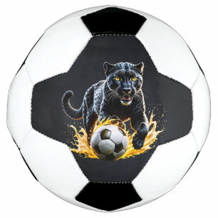 Bola De Futebol Leopardo negro brincando com um futebol.