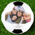 Bola De Futebol Melhor Pai Já Legal Jogador De Dias de os pais Fot<br><div class="desc">Esta bola de futebol de Dia de os pais fotográfico a cores personalizadas é o presente perfeito para o melhor pai de sempre. A tipografia moderna lê "Dia de os pais feliz" com um coração minimalista sobre sua mensagem personalizada e nomes sob sua foto favorita. O melhor presente para o...</div>
