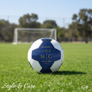 Bola De Futebol O Monograma do Casal Correspondente Azul-Marinho