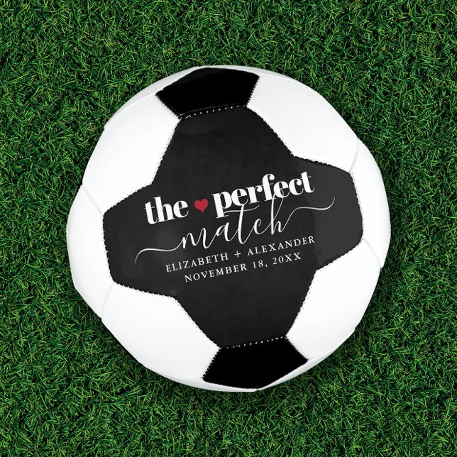 Bola De Futebol Personalizar Casal de Amor Correspondente Preto Br (This Personalized Soccer Ball is a perfect wedding, shower, or engagement gift for soccer players.)