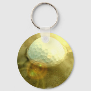 Bola de golfe colada no chaveiro da lama