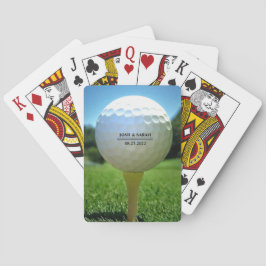 Bola de golfe no tee cartas de baralho