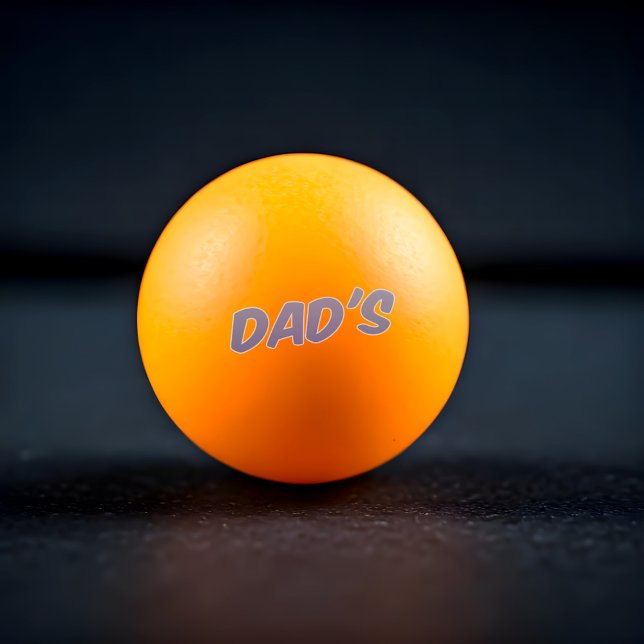 Bola de pinos azul e laranja do Pai especial (Dad's orange ping pong ball. It must be his as it has his name on it)