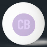 Bola de Pong do Monograma de Violeta Suave de Tend<br><div class="desc">Apresentando a cor de primavera da tendência: Violeta Suave. Esta moderna e minimalista Bola Ping Pong, com monograma personalizável de duas letras numa fonte moderna, adiciona uma pop de cor ao seu jogo. Seu design simples e limpo em uma cor sólida oferece um apelo de eterno, perfeito para mostrar seu...</div>