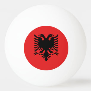 Bola do pong do sibilo com a bandeira de Albânia