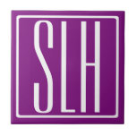 Bold Modern 3 Iniciais Monograma | Branco e Roxo<br><div class="desc">Texto branco e quadro branco em roxo (cor de fundo alterável).</div>