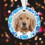 Bolhas azuis | Ornamento de Fotos de Cachorro Pers<br><div class="desc">A decoração ideal para amantes de cães na sua família! Este ornamento festivo mostra uma foto favorita de filhote com uma placa personalizável de osso de cão contra um fundo de bolha azul moderno. Lembre-se de usar uma foto quadrada ao carregá-la no site.</div>