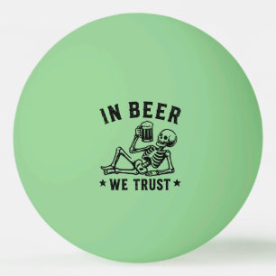 Bolinha De Ping Pong Em cerveja nós confiamos esqueleto relaxando Beer