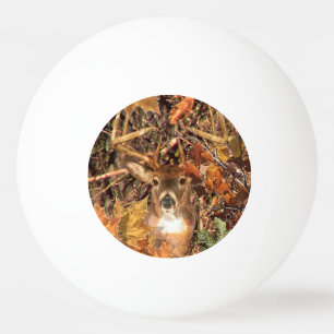 Bolinha De Ping Pong Marcha na temporada de outono White Tail Deer