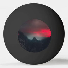 Bolinha De Ping Pong Nuvens a arder, nevoeiro e montanhas
