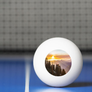 Bolinha De Ping Pong Sunset sobre floresta