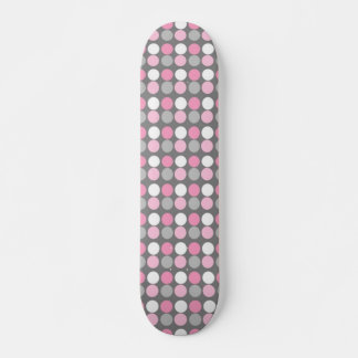 Bolinhas branca rosa e skate de Cinza
