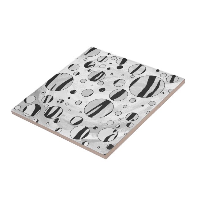 Bolinhas Tigre Impressão Preto e Branco (Lateral)