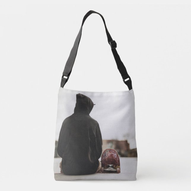 Bolsa Ajustável a man with it.  ONEIGHTH Tokyo オリジナル (Verso)