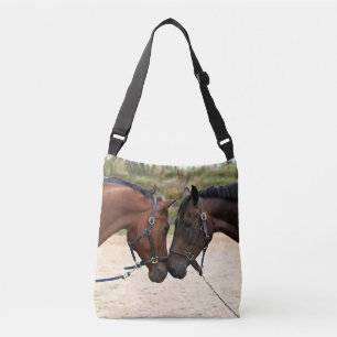 Bolsa Ajustável Dois Cavalos Tocando os Narizes