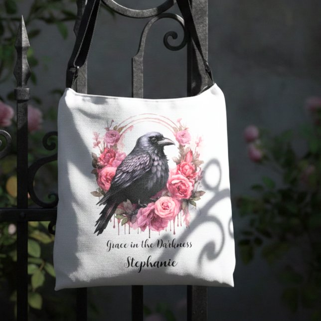Bolsa Ajustável Gothic Raven Pink Floral Dark Academia (Pink roses raven cross body bag)