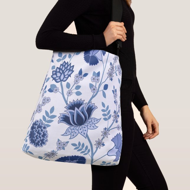 Bolsa Ajustável Jacobean Floral Lg Pattern Blue em Branco (Close Up)