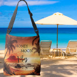 Bolsa Ajustável Lua de mel vibes lua de sol tropical<br><div class="desc">Para sua lua de mel. Sol,  lua de cheio,  uma praia tropical com palmeiras. Texto: Vibes da Lua de mel.</div>