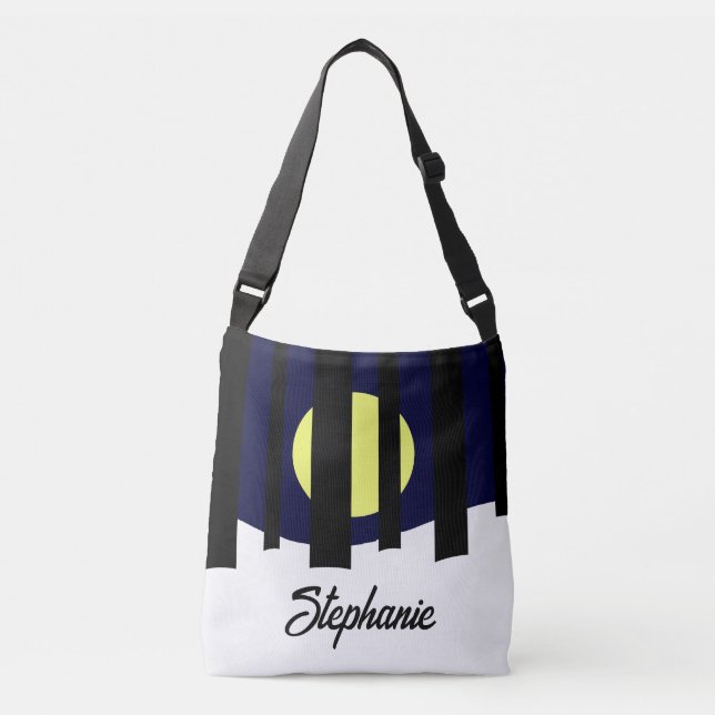 Bolsa Ajustável Lua Nascente perto da Floresta no Inverno: (Frente)