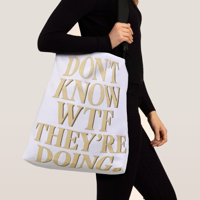 Bolsa Ajustável Mob Wife Energy: “Don’t Know WTF” Design (Close Up)