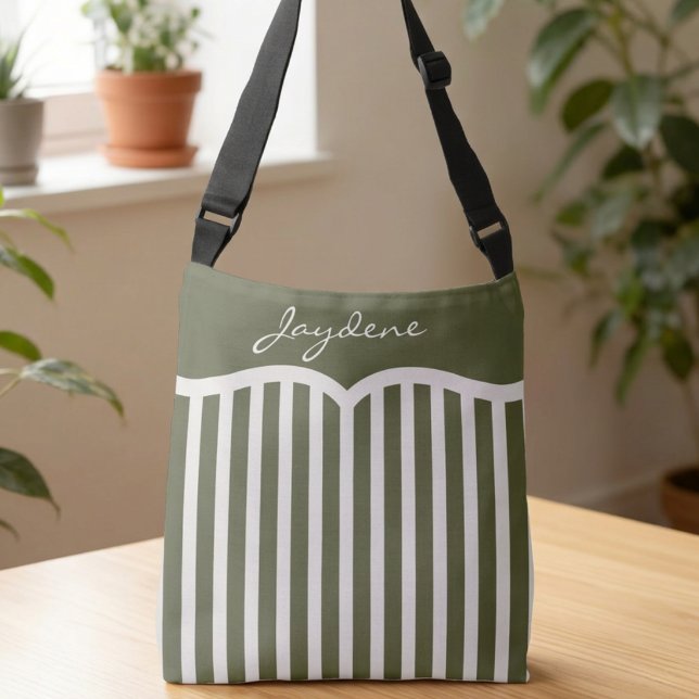 Bolsa Ajustável Monograma com Listras Verdes Oliva (White and green stripes meet black hardware for a sleek, travel-ready look. Customize the name area.)