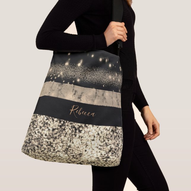 Bolsa Ajustável Monograma de assinatura Dourada com brilho no luxo (Close Up)