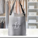 Bolsa Ajustável Monograma de Script Branco Preto, Bruto, em Prata<br><div class="desc">Este elegante saco de corpo cruzado personalizado apresenta um monograma e primeiro nome em um moderno roteiro preto e branco sobre um fundo de metal esfregado falso prateado.</div>