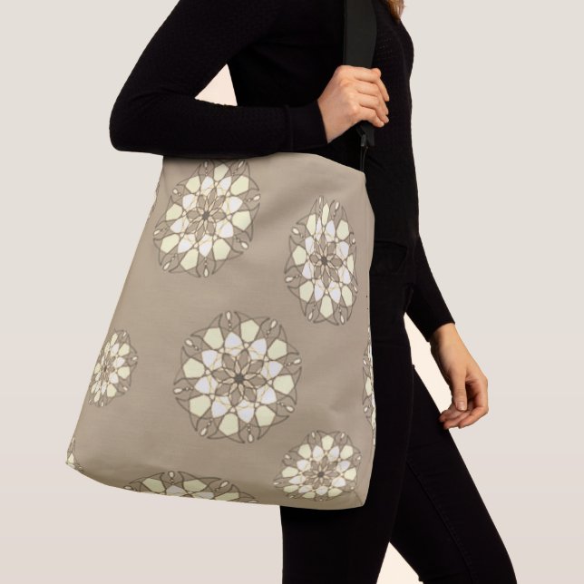 BOLSA AJUSTÁVEL "NEUTRAL CREAM TAN MANDALA FLOWER" (Close Up)