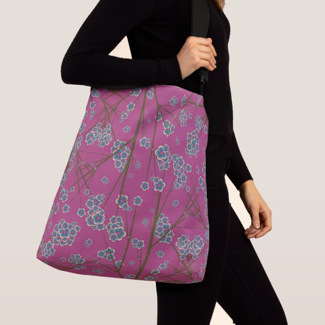 Bolsa Ajustável Ramais Peculiares Bag Crossbody de Boysenberry (Close Up)
