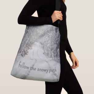 Bolsa Ajustável Trilha através de uma floresta de inverno coberta