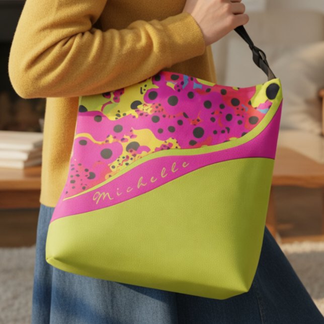 Bolsa Ajustável Verde Lima e Abstrato Pontilhado de Rosa (Cute hot pink and lime with black dots and you can customize the name making this bag fun and unique)