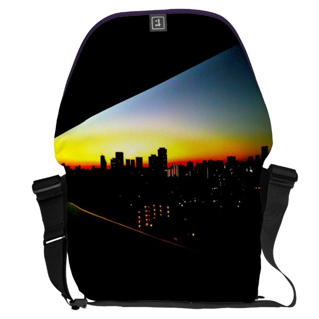BOLSA CARTEIRO 明け方の街メッセンジャーバッグ (Traseira Aberta)