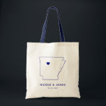 Bolsa de Boas-vindas do Arkansas, Mapa de Destino<br><div class="desc">Saco de presente de boas-vindas com gráfico de mapa. Seus hóspedes vão adorar entrar no hotel deles e encontrar essa bolsa cheia de guloseimas esperando por eles. Você pode posicionar o coração no local do grande dia usando o recurso "personalizar mais".</div>