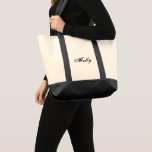 Bolsa de Canvas de de Monograma - Nome Personaliza<br><div class="desc">Artesanato o teu carrinho perfeito com este saco de tote de 100% de canvas natural. Tecido espesso de 12oz com costuras de dois pontos para cargas pesadas. Personalize com monogramas, citações ou nomes - anos lindamente parecidos com roupas de vintagem." 🌿 Por que os compradores escolhem isso: ・ canvas pesada...</div>