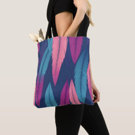 Bolsa de mão com padrão de penas coloridas e alça