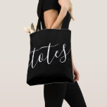 Bolsa Script Funny Black and White Tot Bag<br><div class="desc">Saco de Tote Branco e Preto com palavras "BOLSAS" engraçadas em letras elegantes e simples e modernas de caligrafia. A cor pode ser editada usando a Ferramenta Design Zazzle.</div>