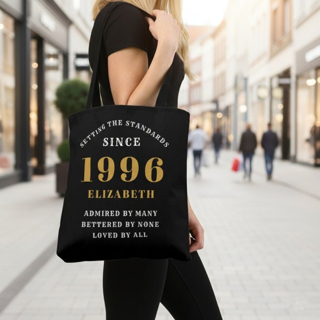 Bolsa Tote 30th Birthday 1996 Black Gold For Her Personalized (Born 1996 birthday tote bag. Background out of focus.)