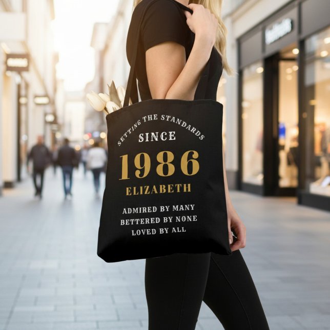 Bolsa Tote 40th Birthday 1986 Black Gold For Her Personalized (Born 1986 birthday tote bag. Background out of focus.)
